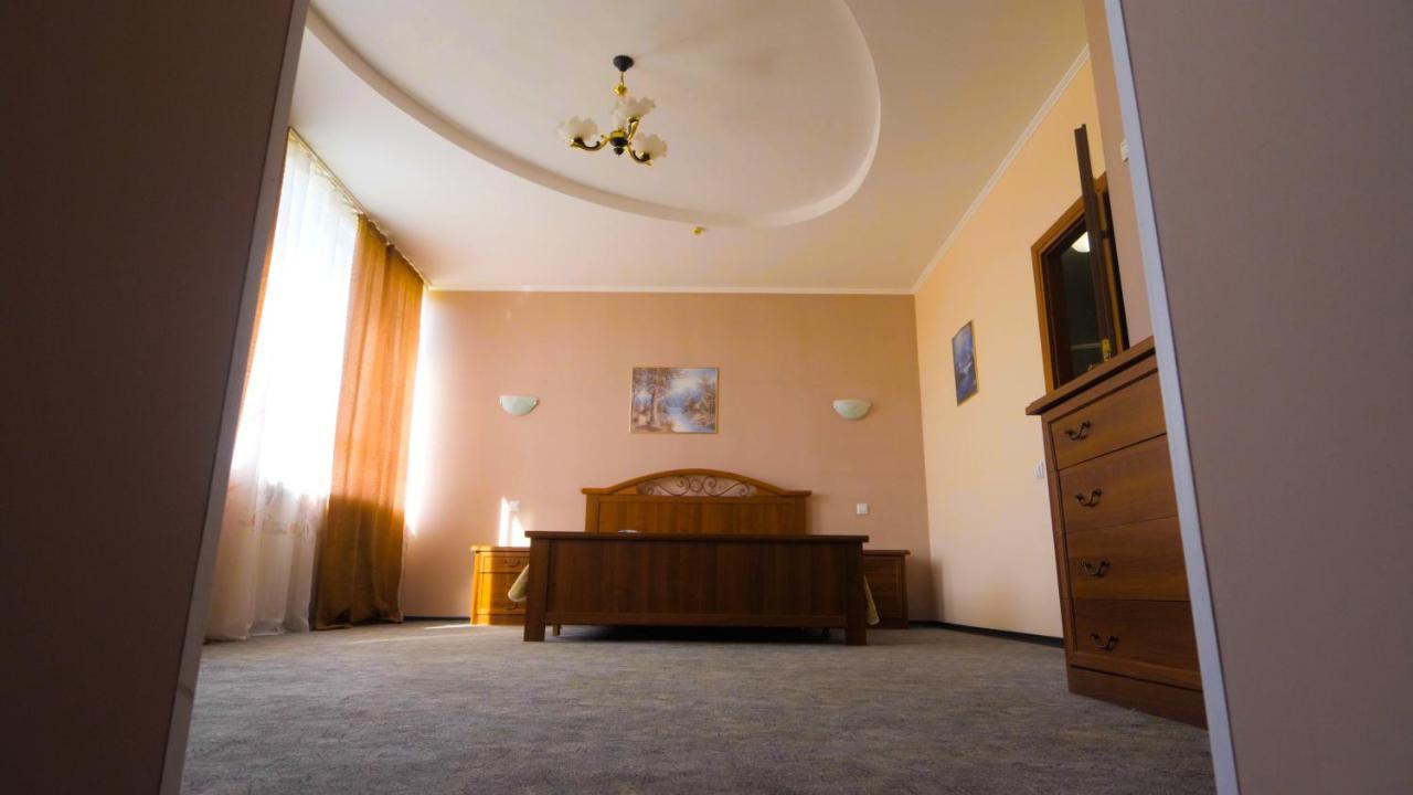 Hotel Pectoral On Khortytsia Zaporizhia Exterior foto